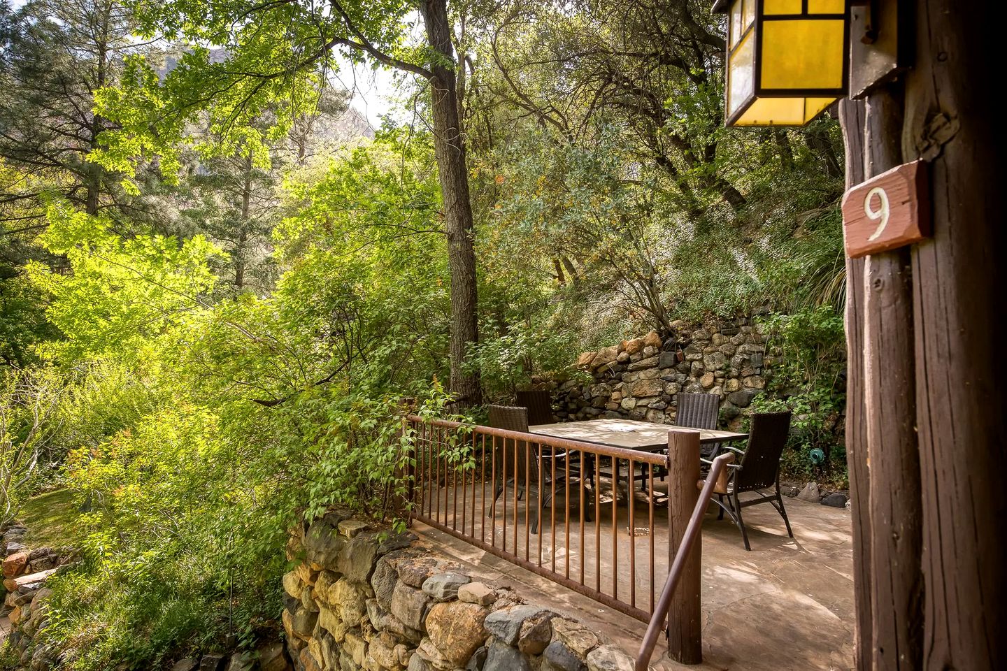 Hilltop Log Cabin Rental with Breakfast & Dinner Included in Oak Creek Canyon