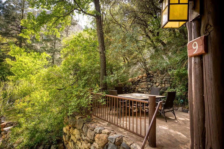 Hilltop Log Cabin Rental with Breakfast & Dinner Included in Oak Creek Canyon | Cabins (Sedona, Arizona, United States of America)