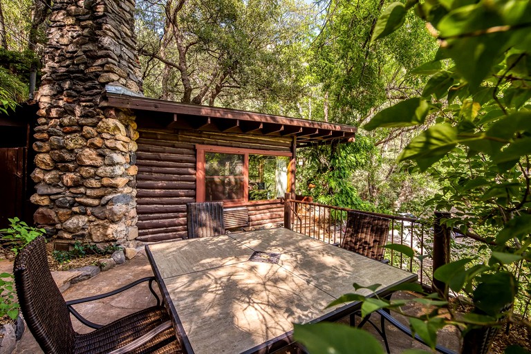 Hilltop Log Cabin Rental with Breakfast & Dinner Included in Oak Creek Canyon | Cabins (Sedona, Arizona, United States of America)