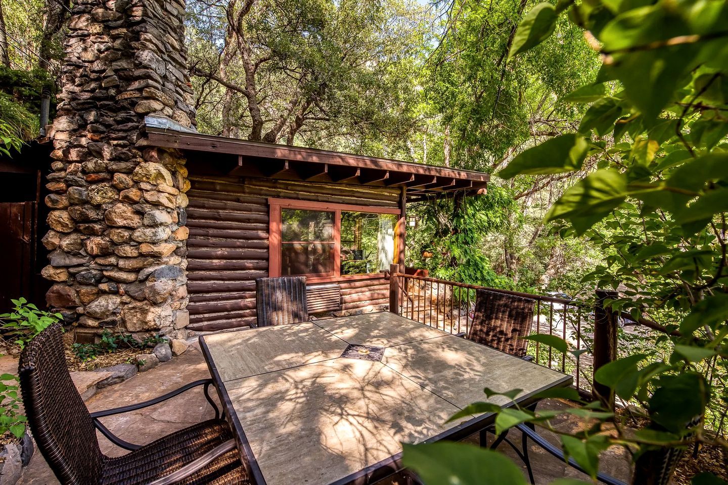 Hilltop Log Cabin Rental with Breakfast & Dinner Included in Oak Creek Canyon | Cabins (Sedona, Arizona, United States of America)