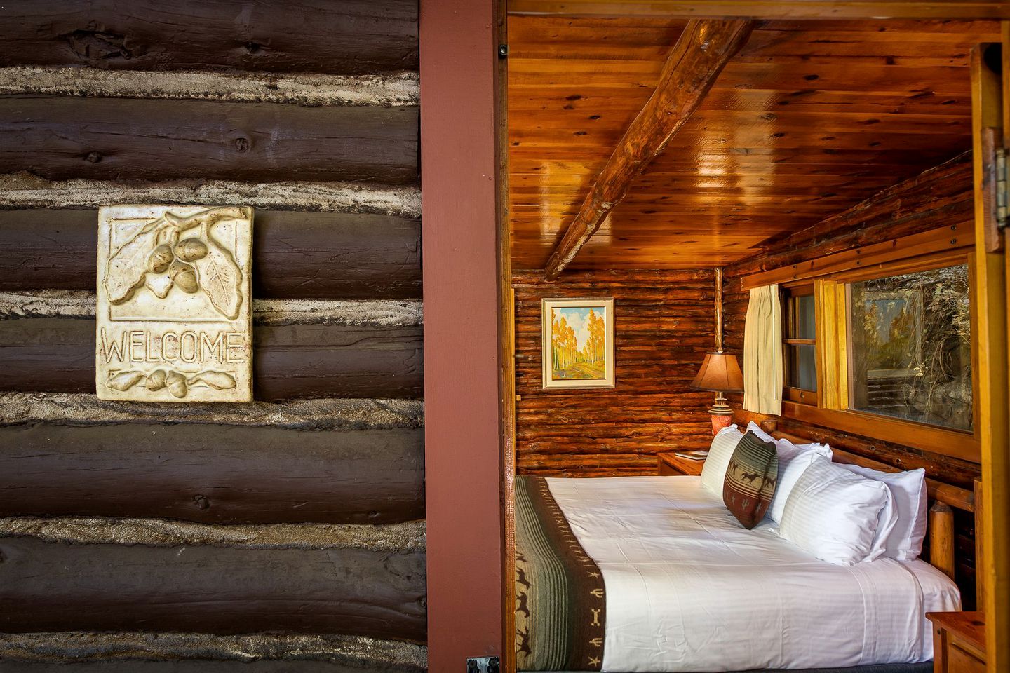 Hilltop Log Cabin Rental with Breakfast & Dinner Included in Oak Creek Canyon