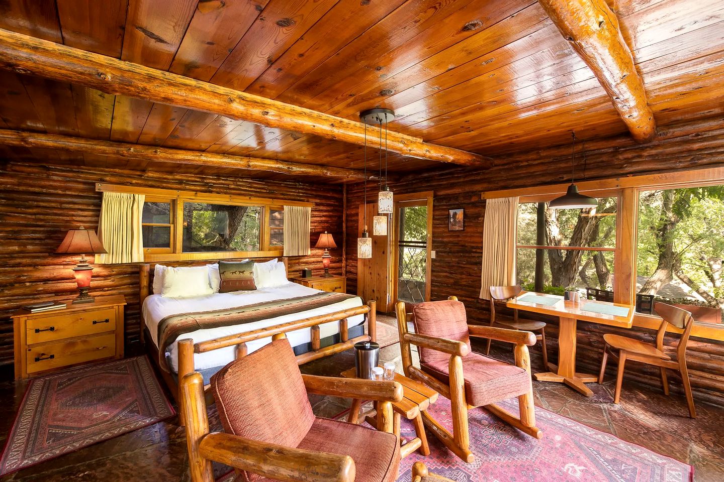 Hilltop Log Cabin Rental with Breakfast & Dinner Included in Oak Creek Canyon