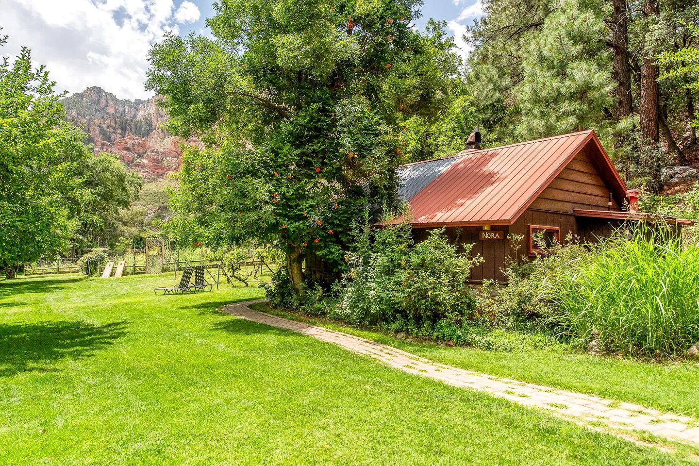 Lovely and Rustic Cabin Rental with Garden Views in Sedona, Arizona