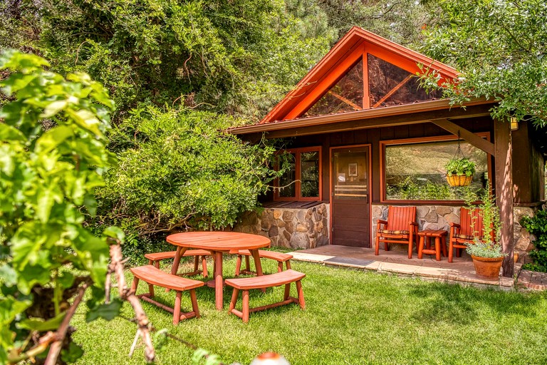 Lovely and Rustic Cabin Rental with Garden Views in Sedona, Arizona | Cabins (Sedona, Arizona, United States of America)