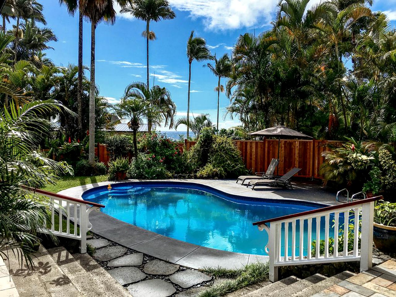 Deluxe Suite Rental with Pool and Hot Tub Access near Hilo, Hawaii