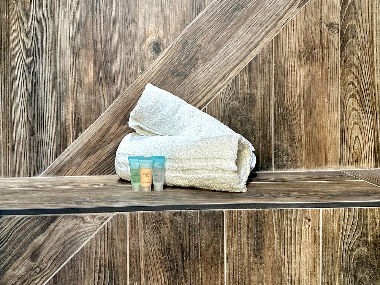 Breathtaking Spacious Cabin with Jacuzzi and Foosball Table in Tennessee