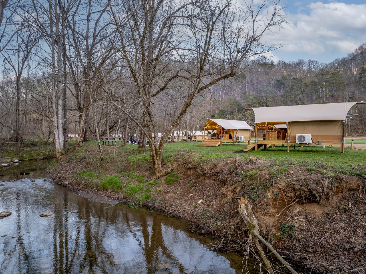 Vibrant Creekside Safari Tent Oasis near Smoky Mountain in Tennessee
