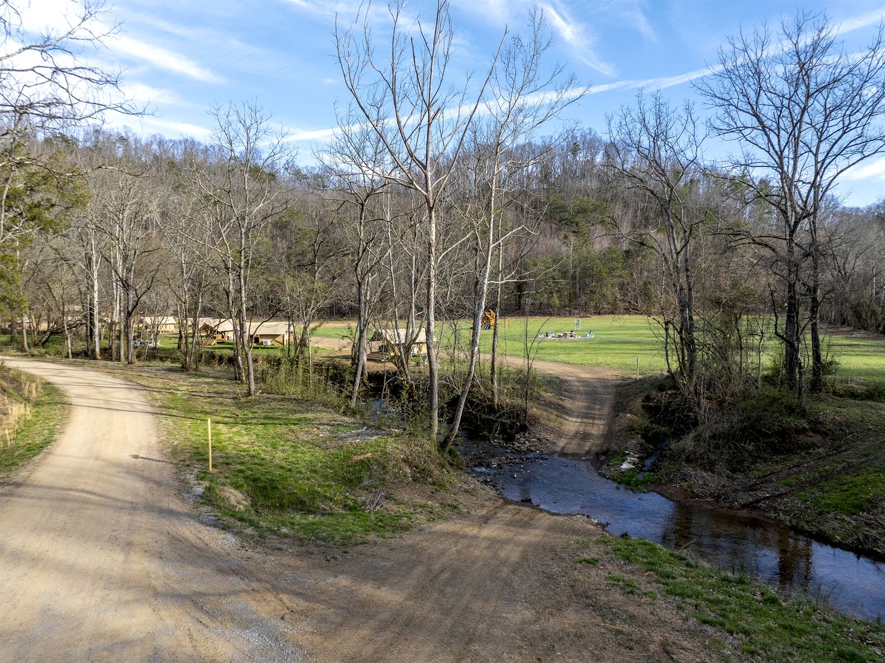 Vibrant Creekside Safari Tent Oasis near Smoky Mountain in Tennessee