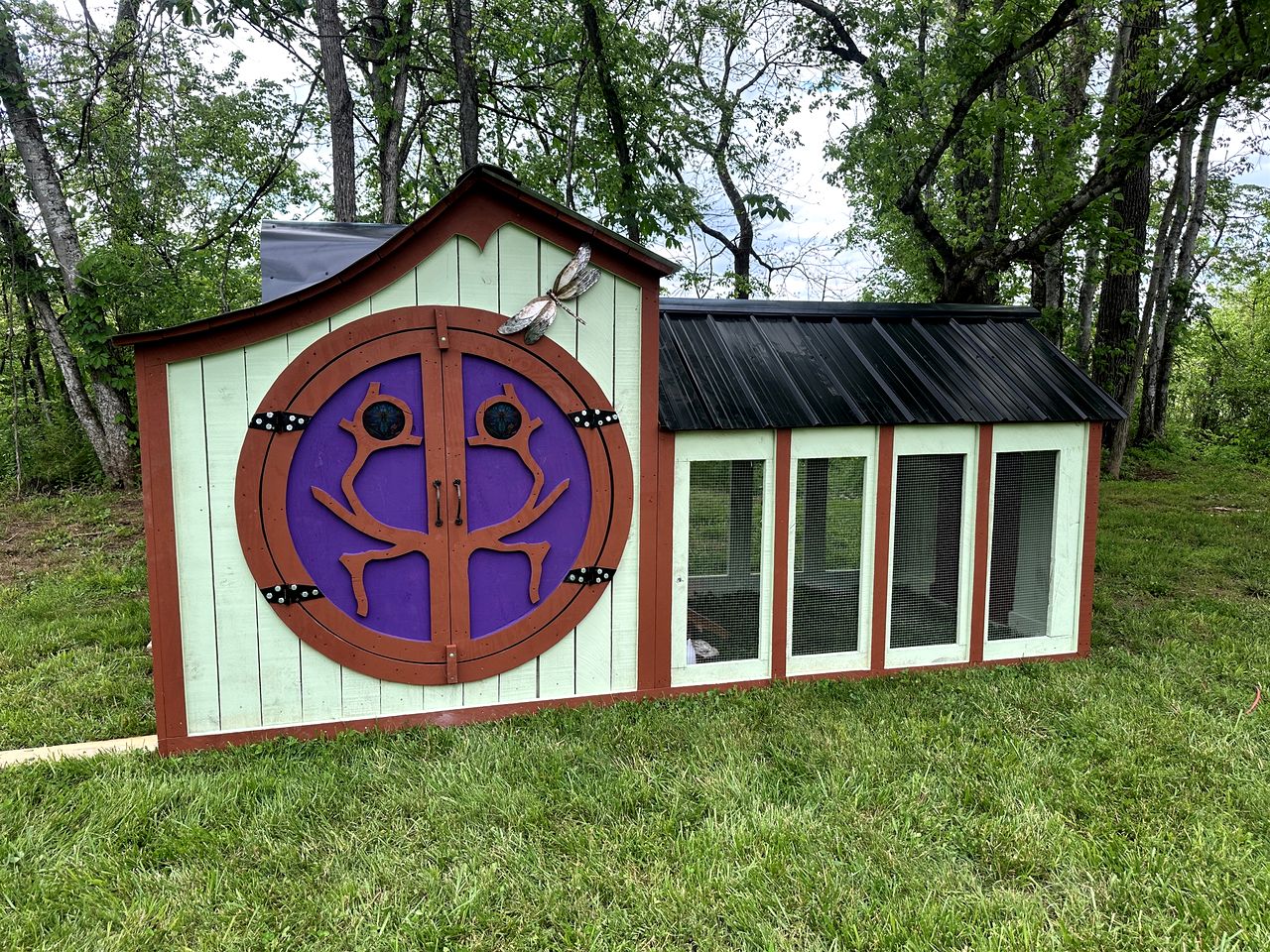 Vibrant Creekside Safari Tent Oasis near Smoky Mountain in Tennessee