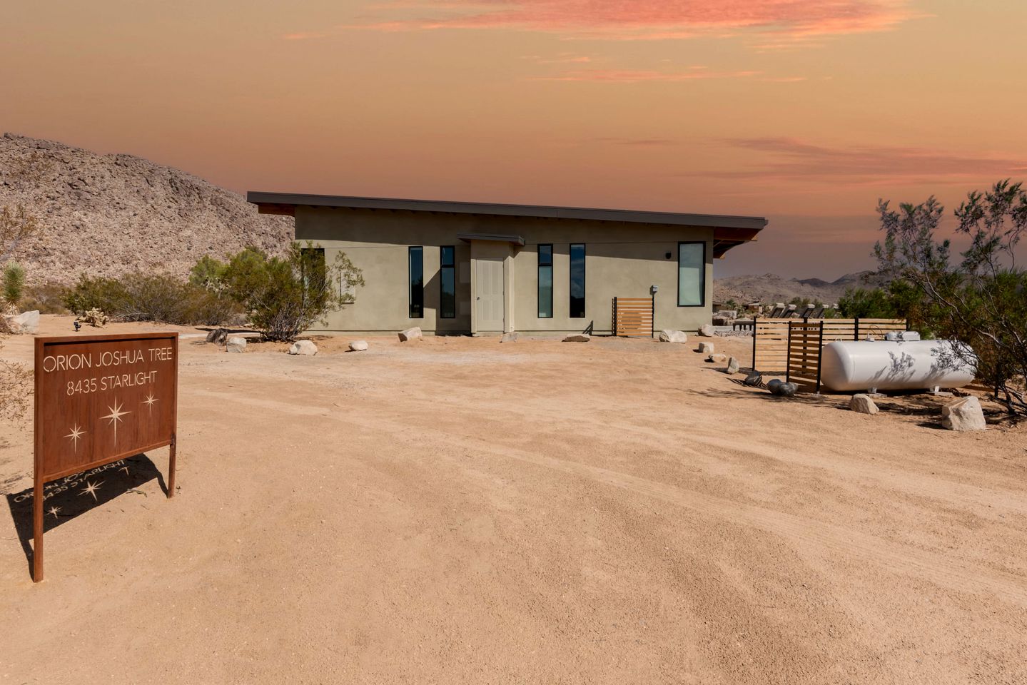 Open Living Concept Vacation Rental with Swimming Pool and Gorgeous Desert Views in Joshua Tree, California