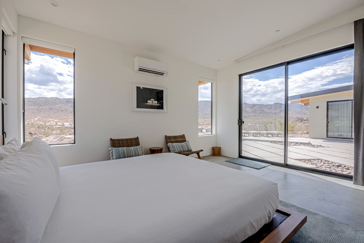 Open Living Concept Vacation Rental with Swimming Pool and Gorgeous Desert Views in Joshua Tree, California