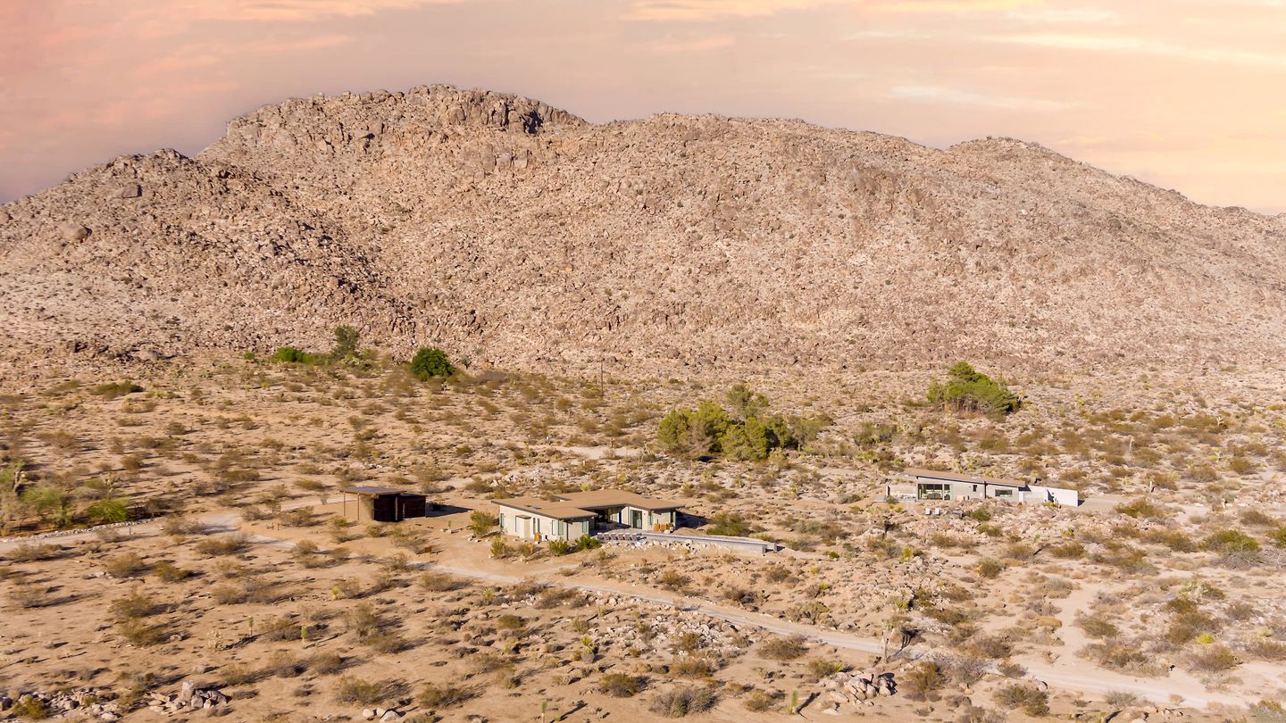 Open Living Concept Vacation Rental with Swimming Pool and Gorgeous Desert Views in Joshua Tree, California