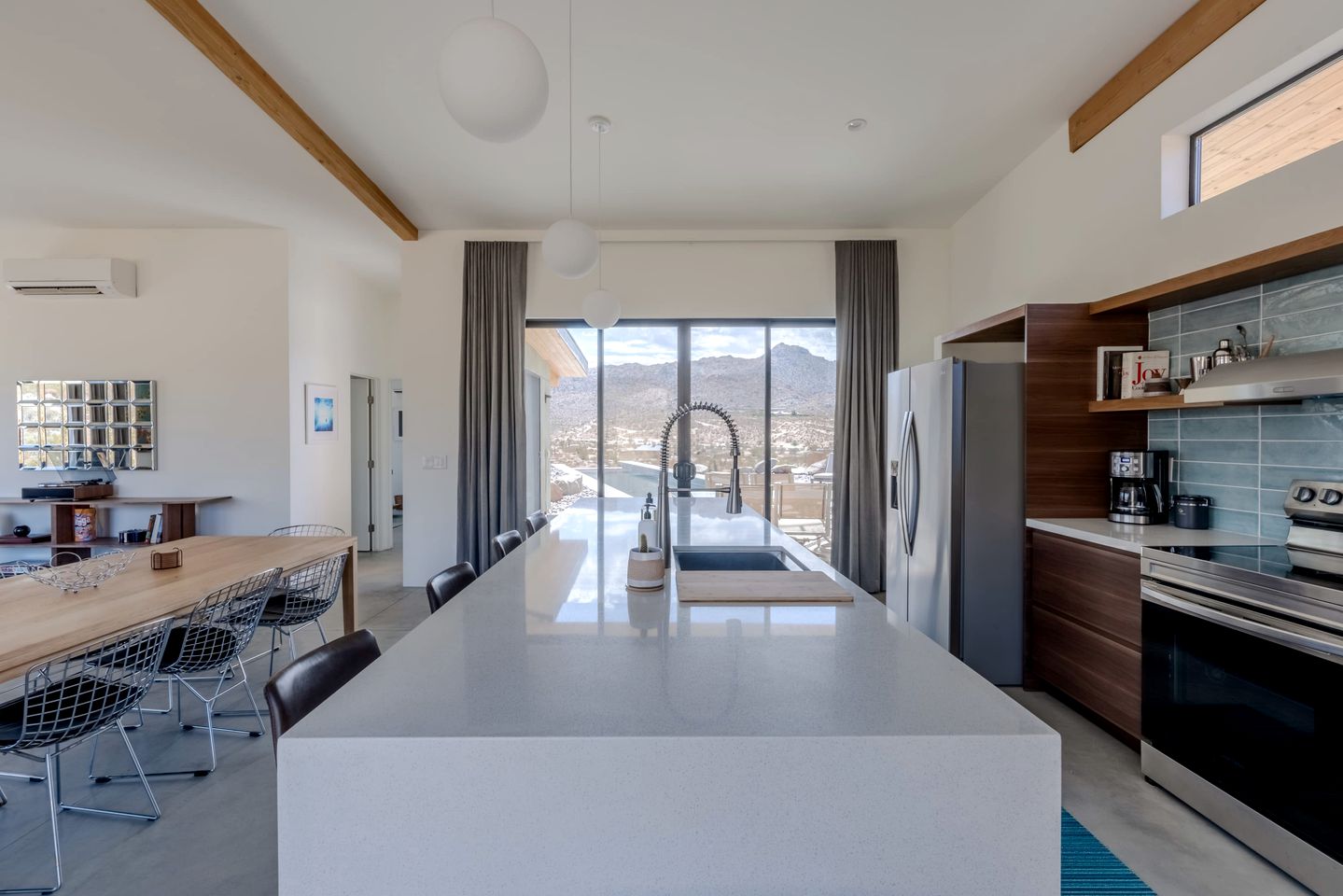 Open Living Concept Vacation Rental with Swimming Pool and Gorgeous Desert Views in Joshua Tree, California