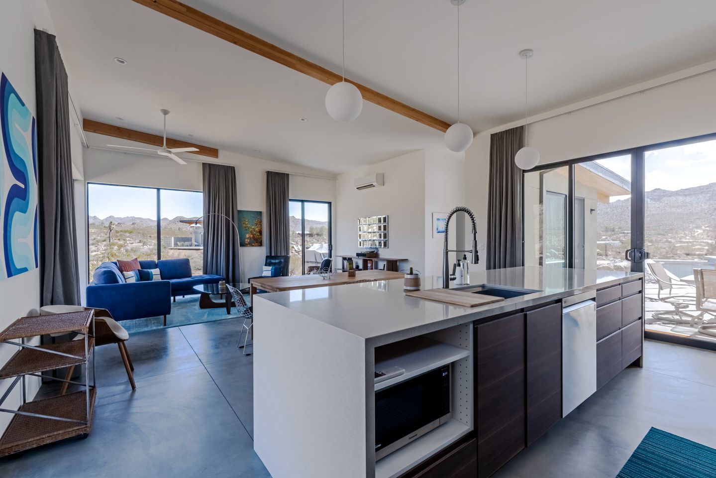 Luxury Vacation Rental with Spa Pool and Barbecue in Joshua Tree, California