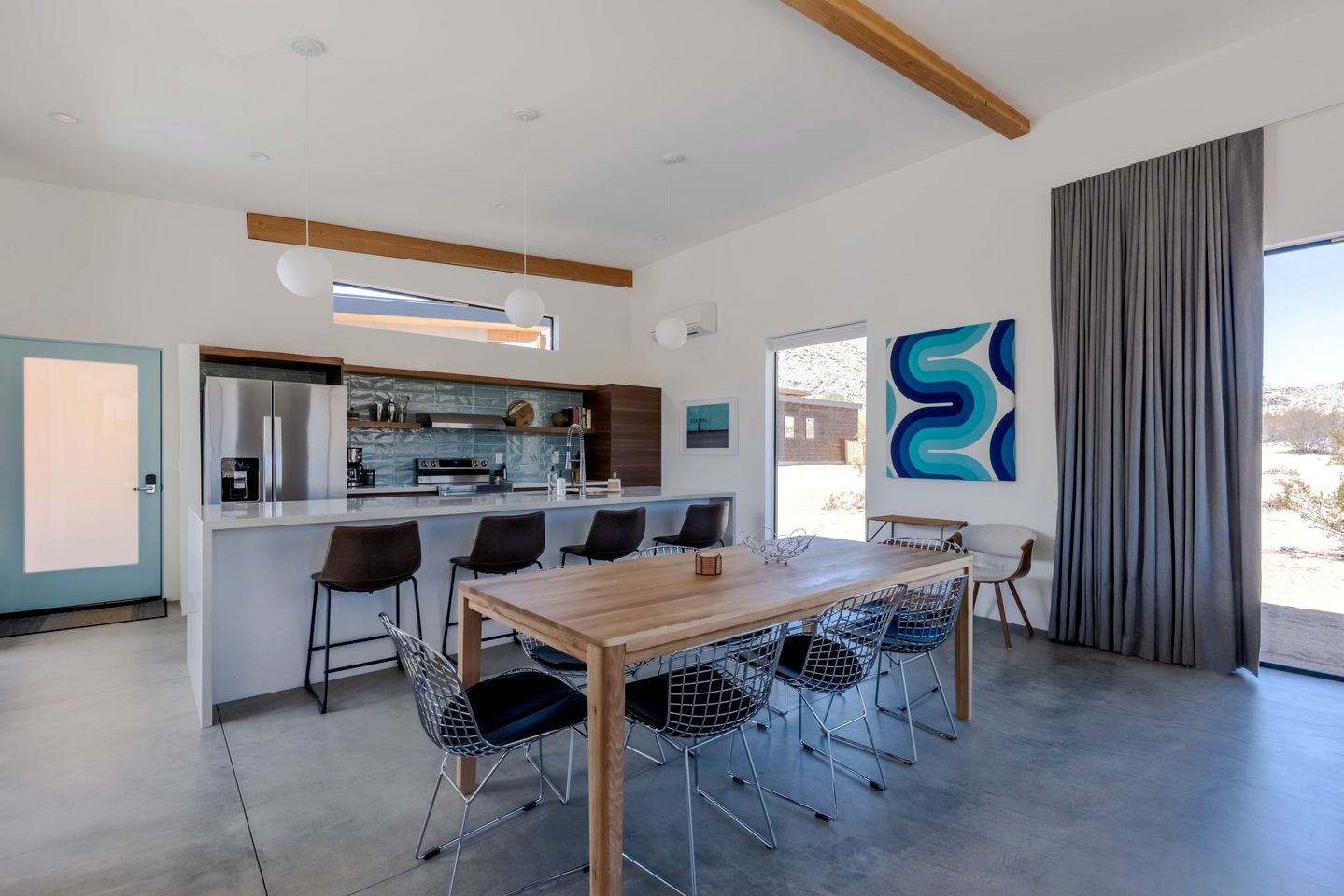 Luxury Vacation Rental with Spa Pool and Barbecue in Joshua Tree, California