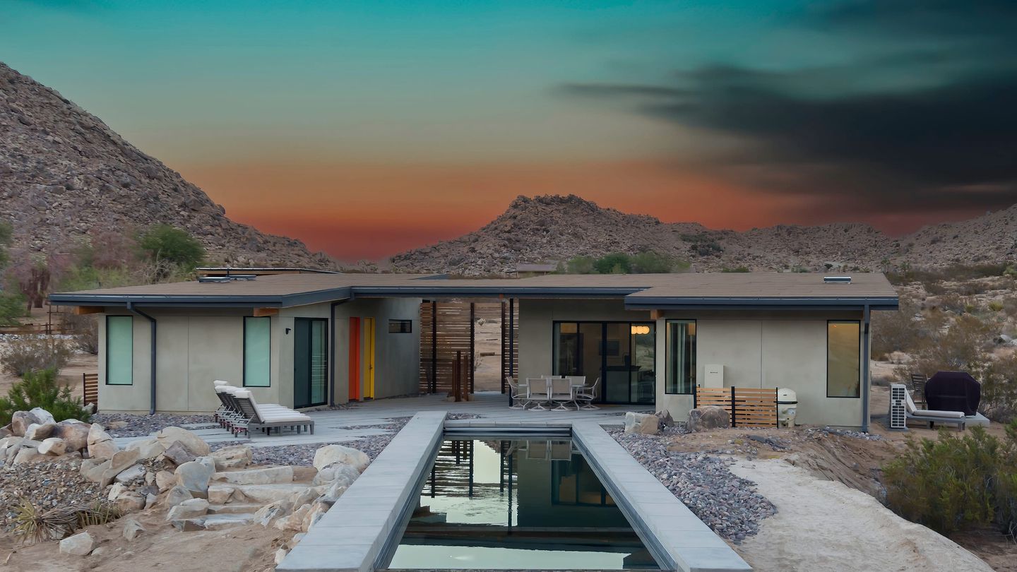Luxury Vacation Rental with Spa Pool and Barbecue in Joshua Tree, California