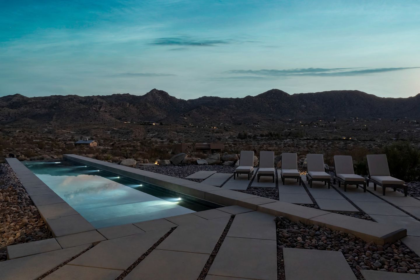 Luxury Vacation Rental with Spa Pool and Barbecue in Joshua Tree, California