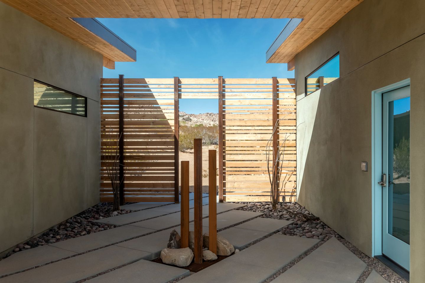 Luxury Vacation Rental with Spa Pool and Barbecue in Joshua Tree, California