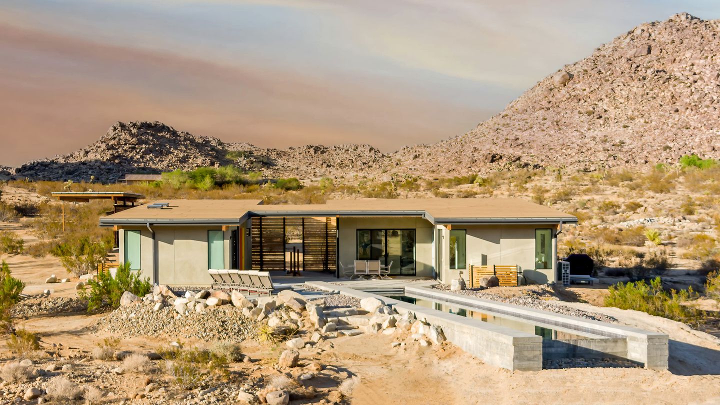 Luxury Vacation Rental with Spa Pool and Barbecue in Joshua Tree, California