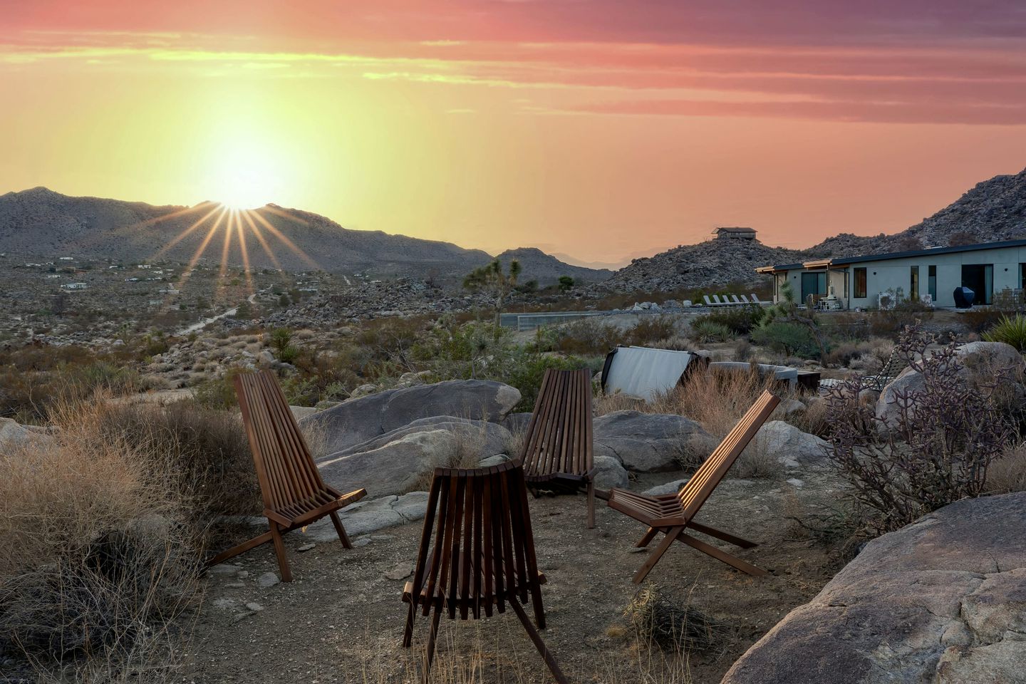 Amazing Vacation Rental with Hot-tub and Stunning Views of the Desert in Joshua Tree, California