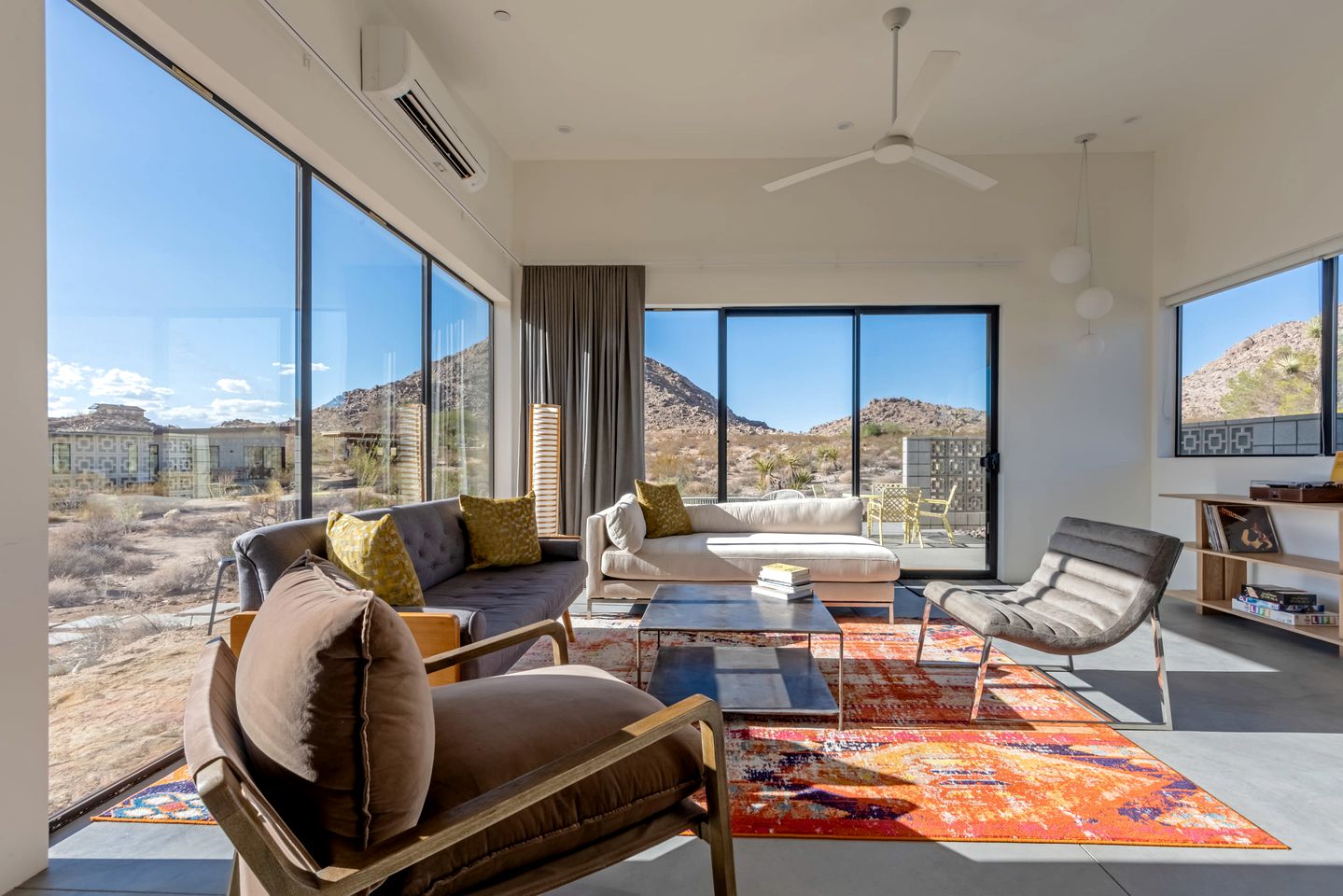 Amazing Vacation Rental with Hot-tub and Stunning Views of the Desert in Joshua Tree, California