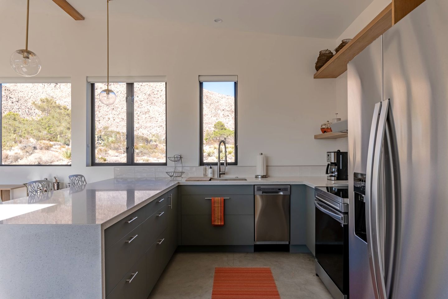 Amazing Vacation Rental with Hot-tub and Stunning Views of the Desert in Joshua Tree, California