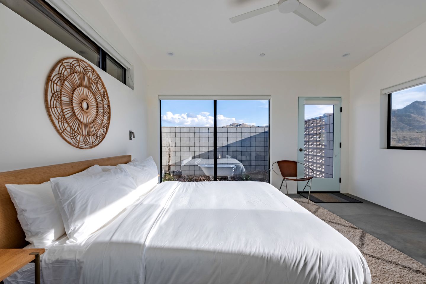 Amazing Vacation Rental with Hot-tub and Stunning Views of the Desert in Joshua Tree, California