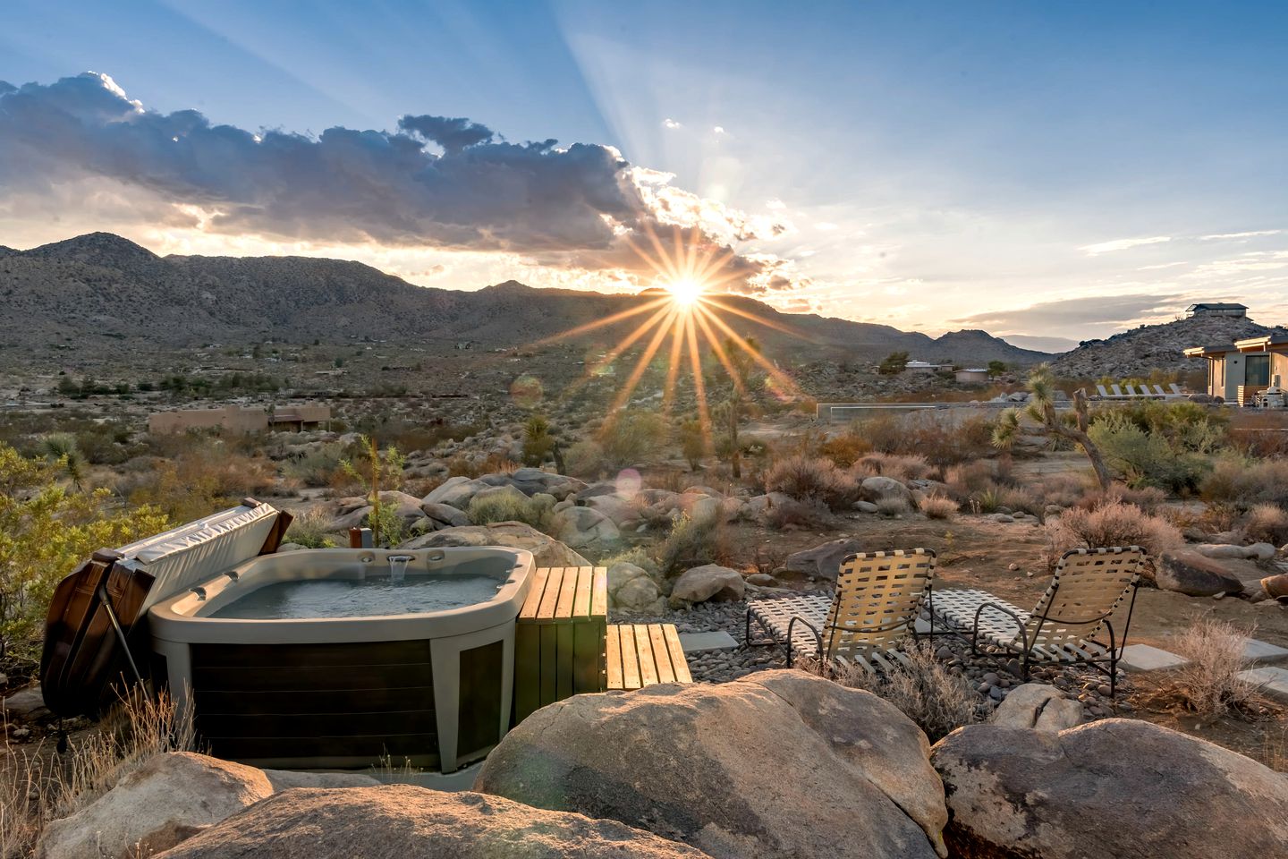 Amazing Vacation Rental with Hot-tub and Stunning Views of the Desert in Joshua Tree, California