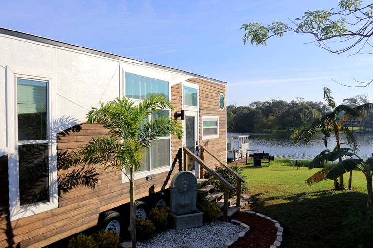 Stunning Lake Front House near Disney & Universal, Orlando