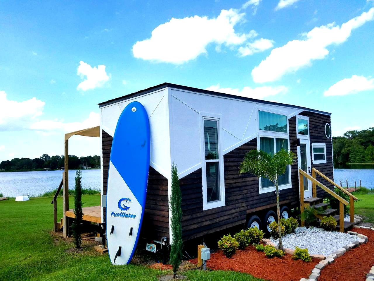 Charming Tiny House Rental for a Getaway on Lake Fairview in Florida