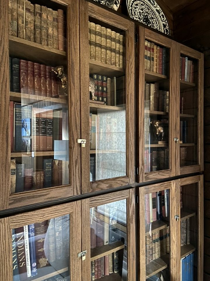 Elegant Western-Style Vacation Rental with Mountain Views near Madison River in Ennis, Montana