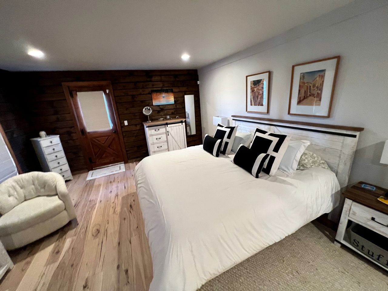 Elegant Western-Style Vacation Rental with Mountain Views near Madison River in Ennis, Montana