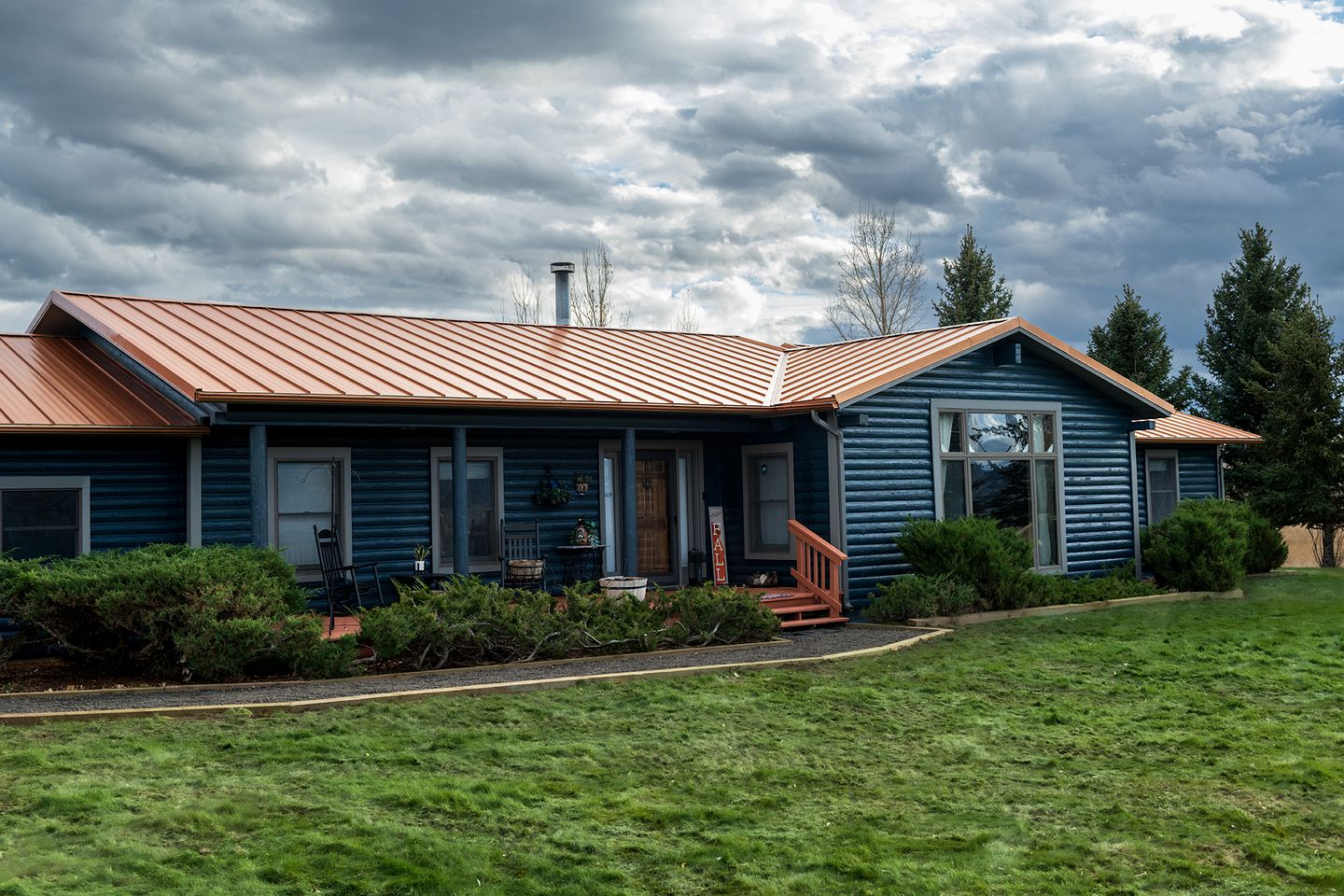 Elegant Western-Style Vacation Rental with Mountain Views near Madison River in Ennis, Montana