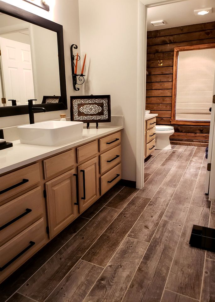 Elegant Western-Style Vacation Rental with Mountain Views near Madison River in Ennis, Montana