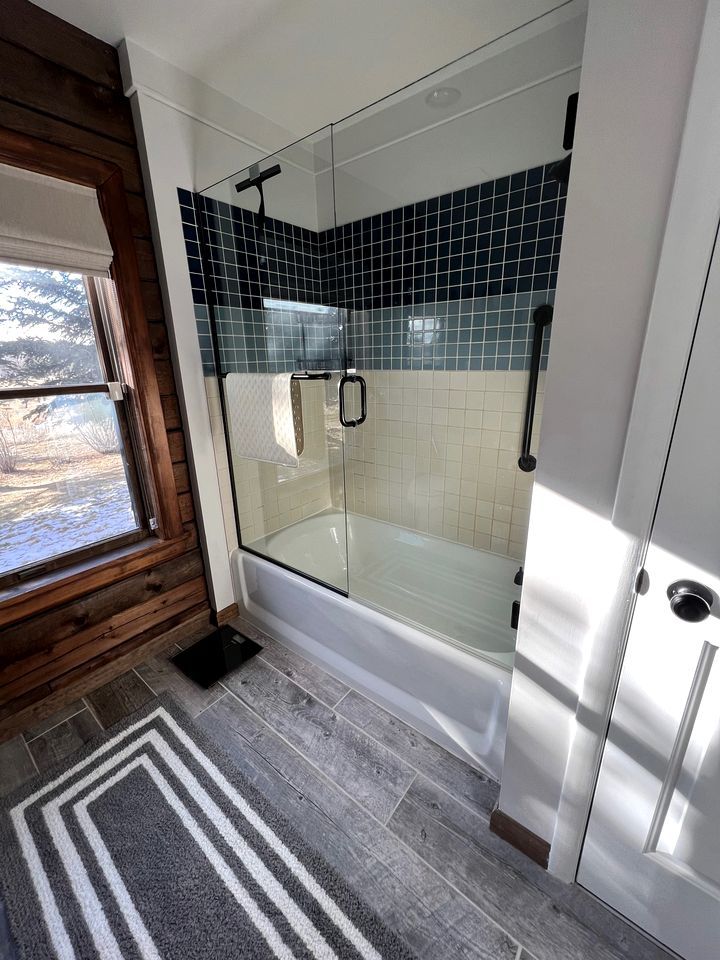 Elegant Western-Style Vacation Rental with Mountain Views near Madison River in Ennis, Montana