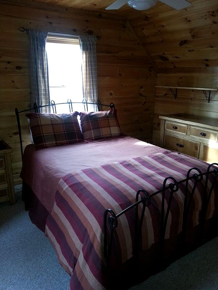 Luxury Log Cabin with Hot Tub in Seven Devils, North Carolina