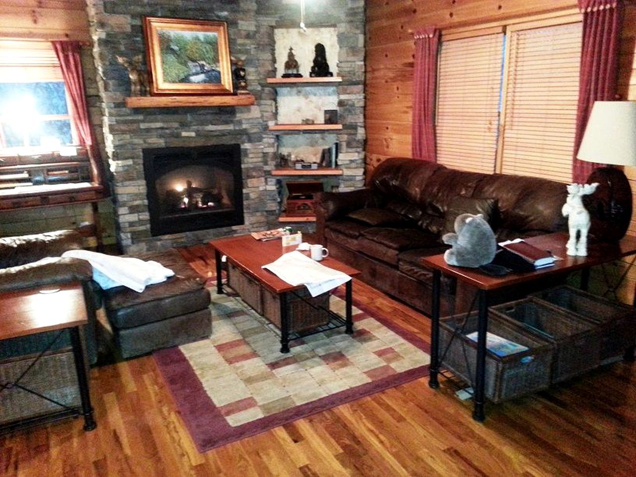 Luxury Log Cabin with Hot Tub in Seven Devils, North Carolina