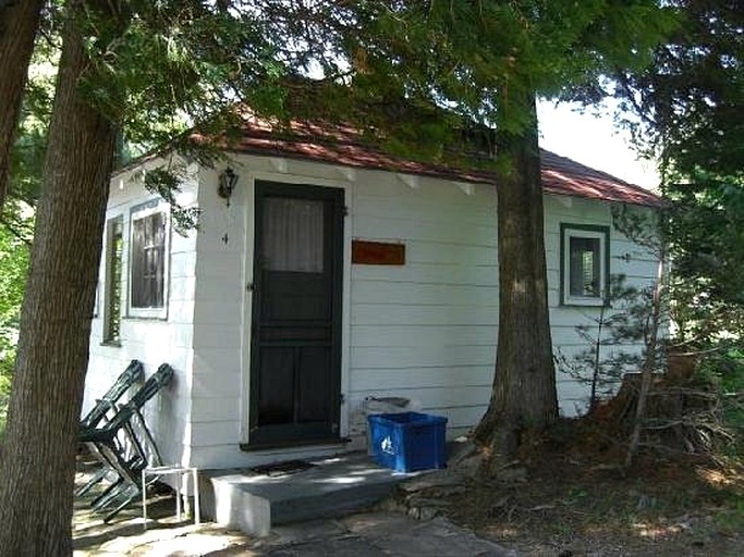 Cozy Vacation Rental with Outdoor Fireplace near Algonquin Provincial Park in Canada | Cabins (Algonquin Park, Ontario, Canada)