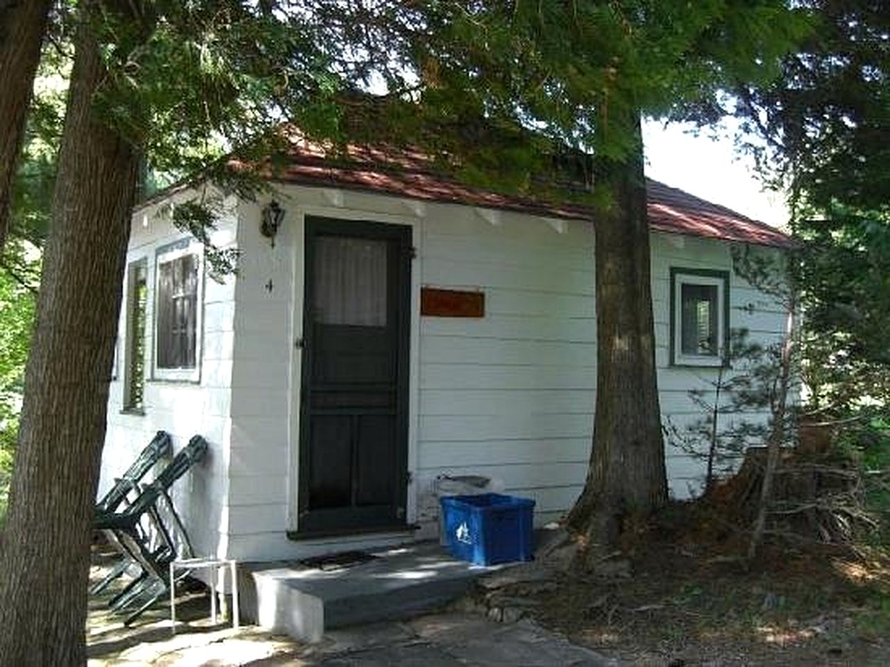 Cozy Vacation Rental with Outdoor Fireplace near Algonquin Provincial Park in Canada