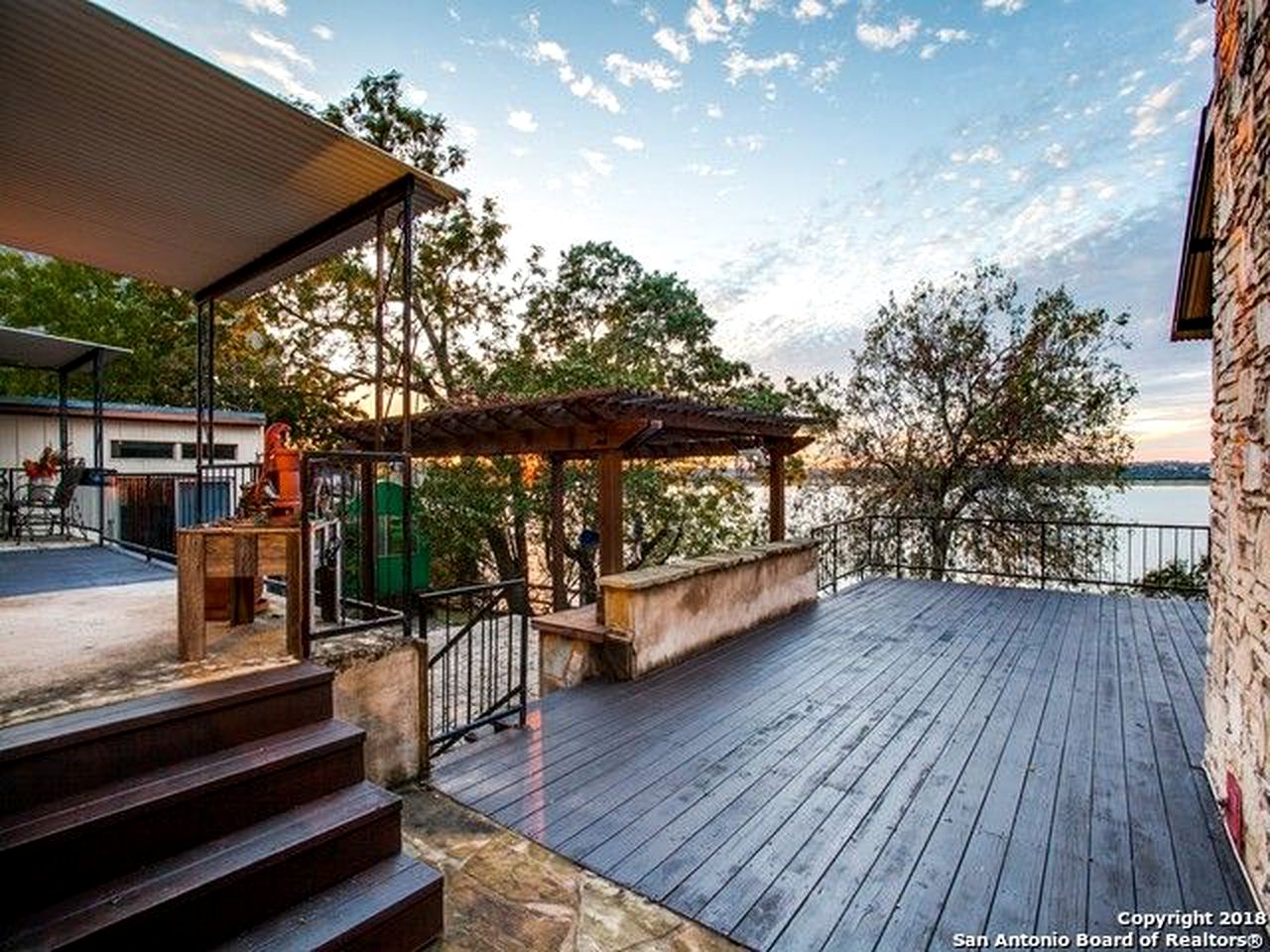 Lake View Glamping Rental in Canyon Lake, Texas