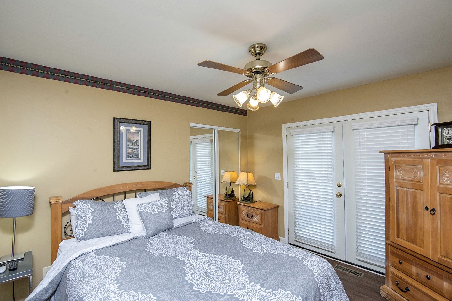 Comfy Cabin with Hot-Tub Perfect for Family Vacation in Pigeon Forge, Tennessee