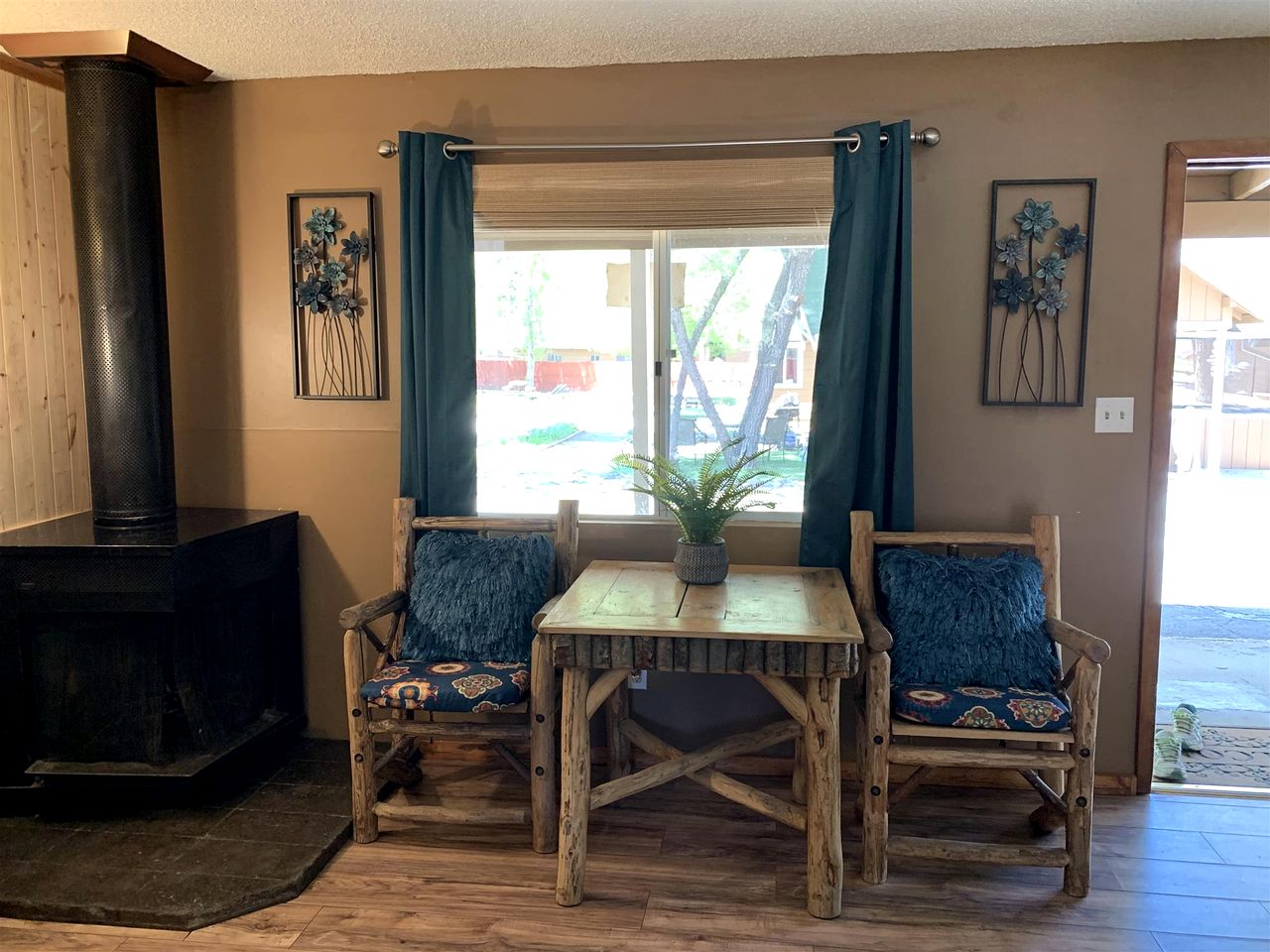 Pet Friendly Cabin near the Heart of Big Bear Village, Perfect for a Mountain Retreat