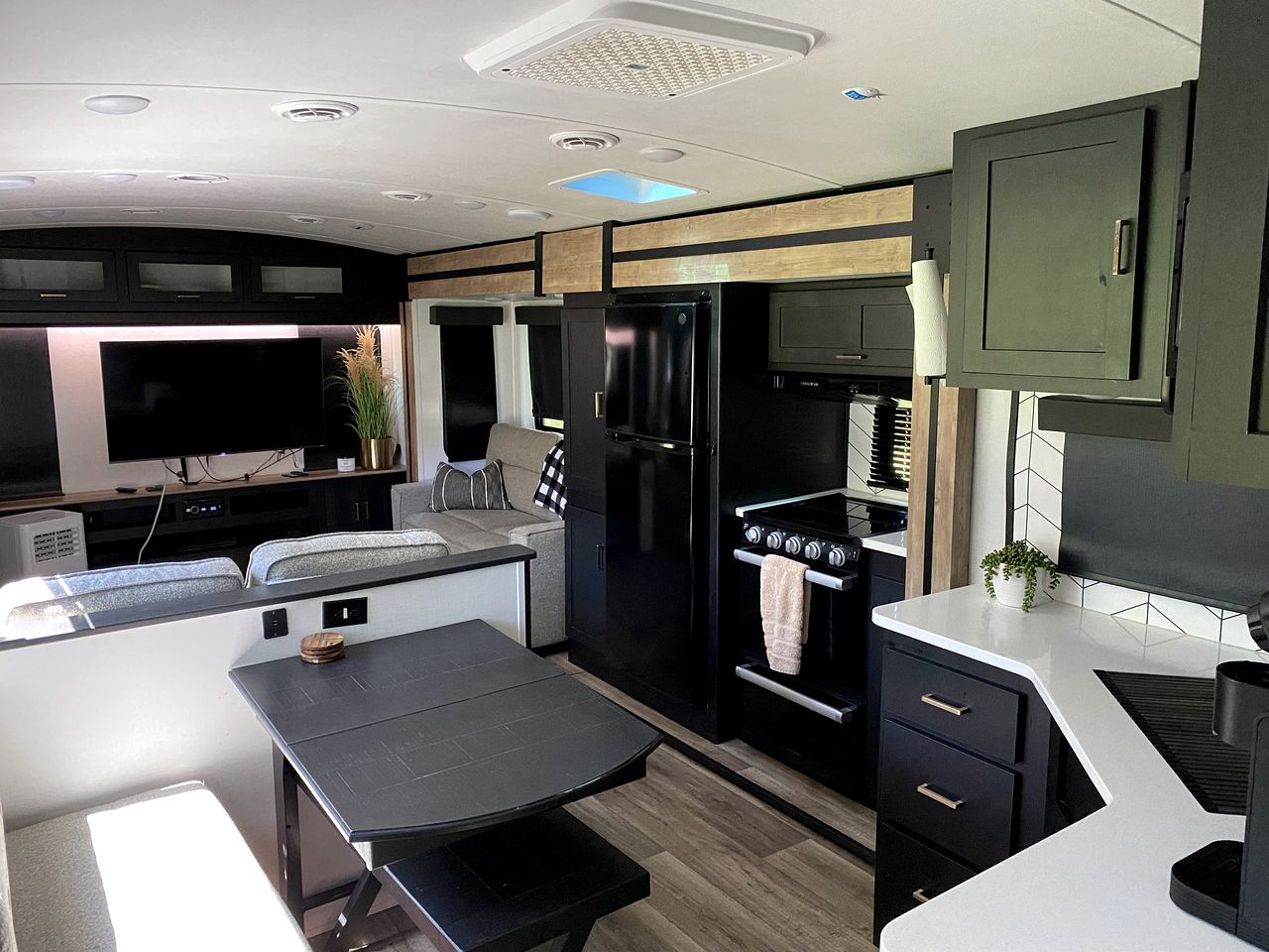 Amazing Caravan Placed in a Privileged Area in  Branson, Missouri