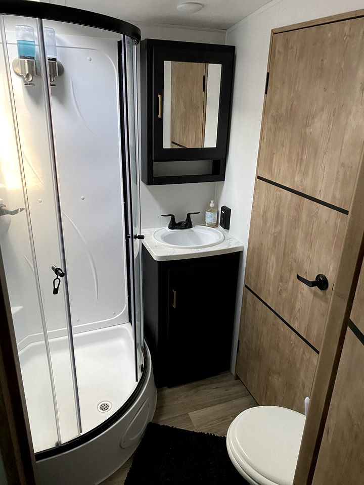 Amazing Caravan Placed in a Privileged Area in  Branson, Missouri