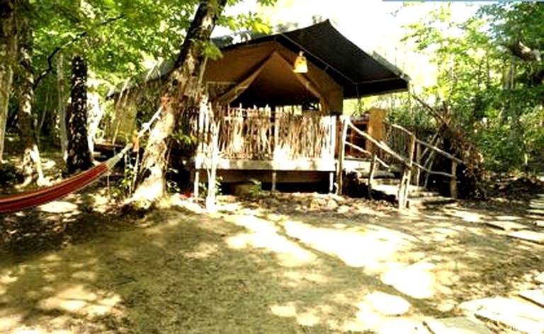 Safari Tents (Le Poet Celard, Auvergne-Rhône-Alpes, France)