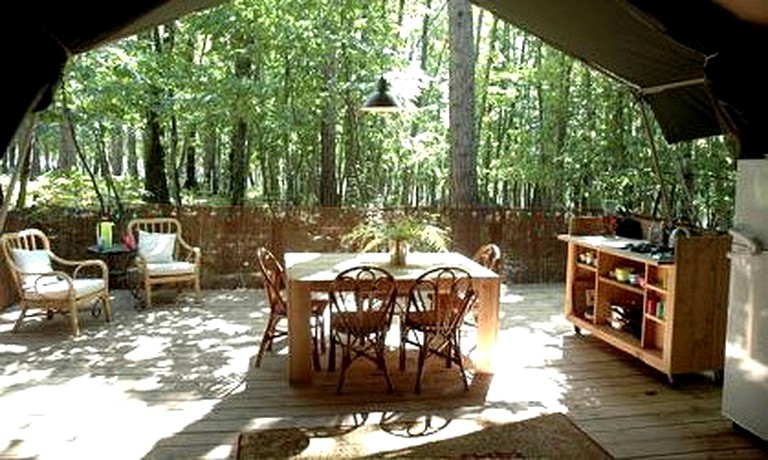 Safari Tents (Le Poet Celard, Auvergne-Rhône-Alpes, France)