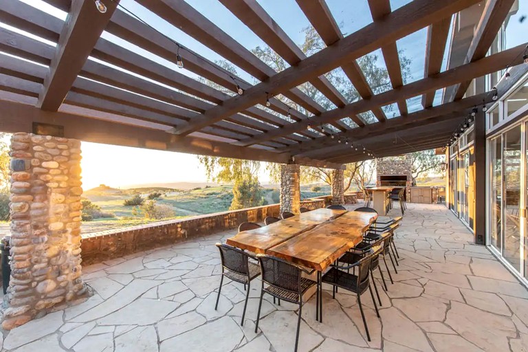 Luxury Villa near the Beach in California, Great for Group Vacations