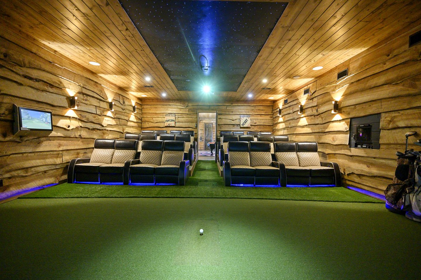 Outstanding Cabin up to 50 People with Bowling, Private Cinema and Fantastic Sightd in Broken Bow, Oklahoma