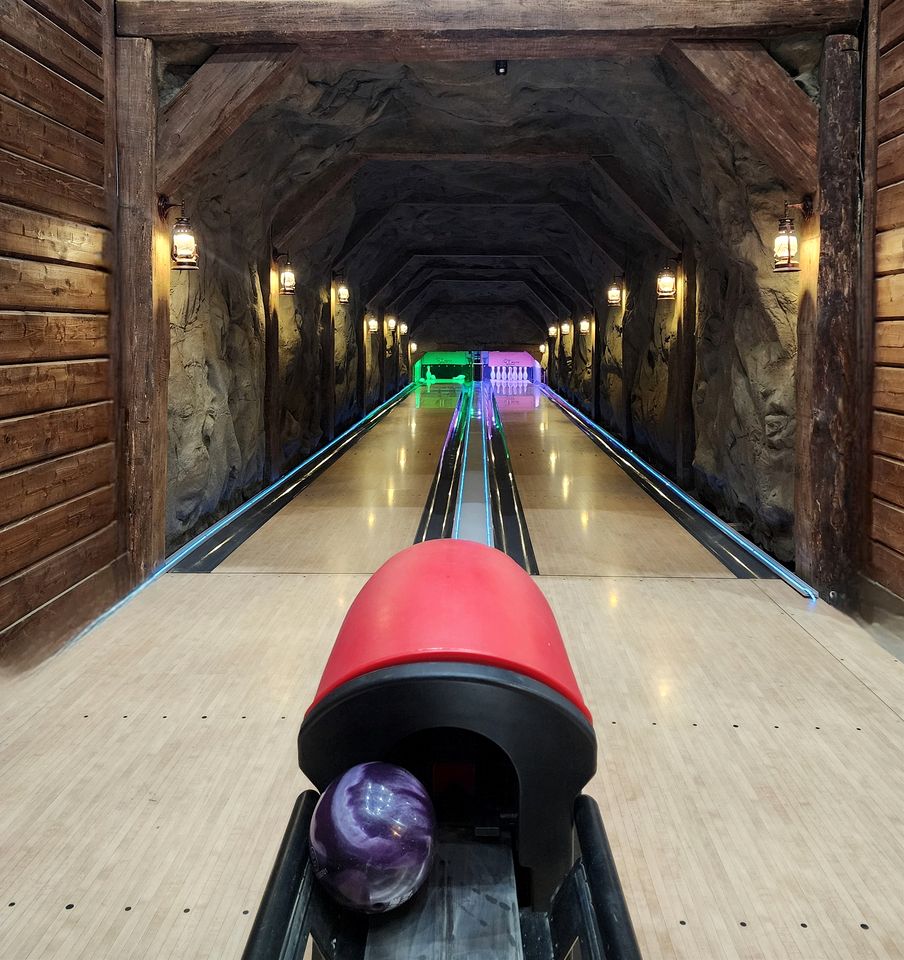 Outstanding Cabin up to 50 People with Bowling, Private Cinema and Fantastic Sightd in Broken Bow, Oklahoma