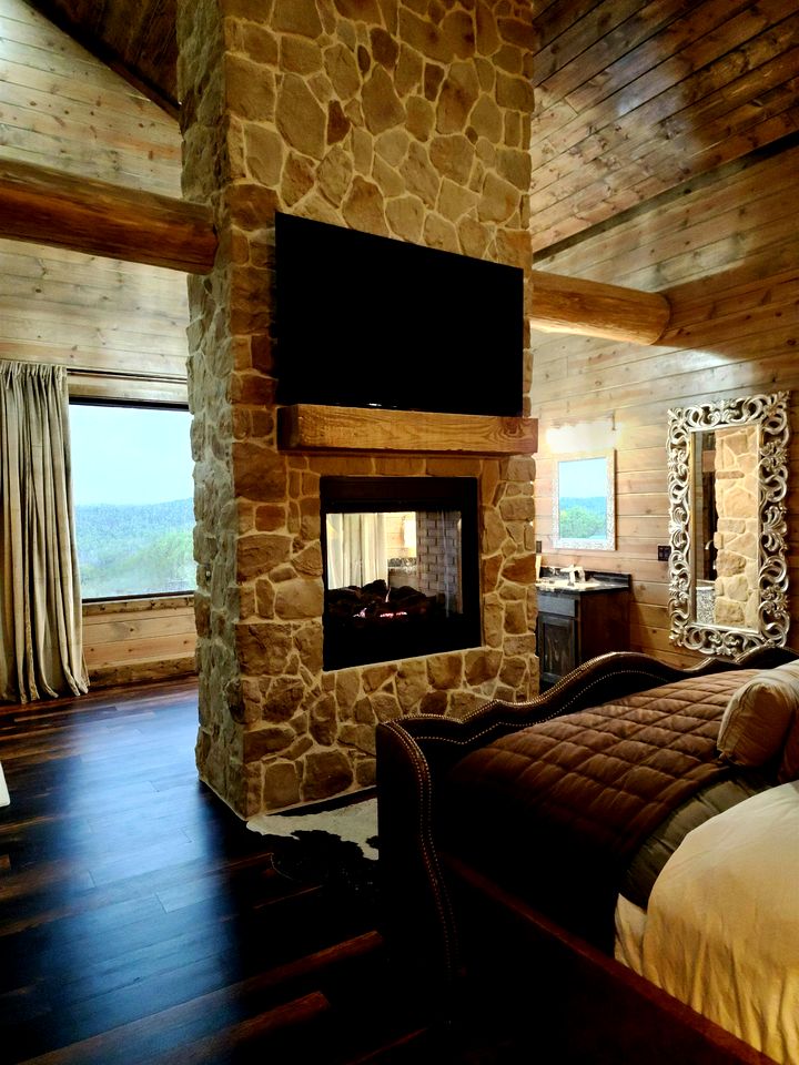 Outstanding Cabin up to 50 People with Bowling, Private Cinema and Fantastic Sightd in Broken Bow, Oklahoma